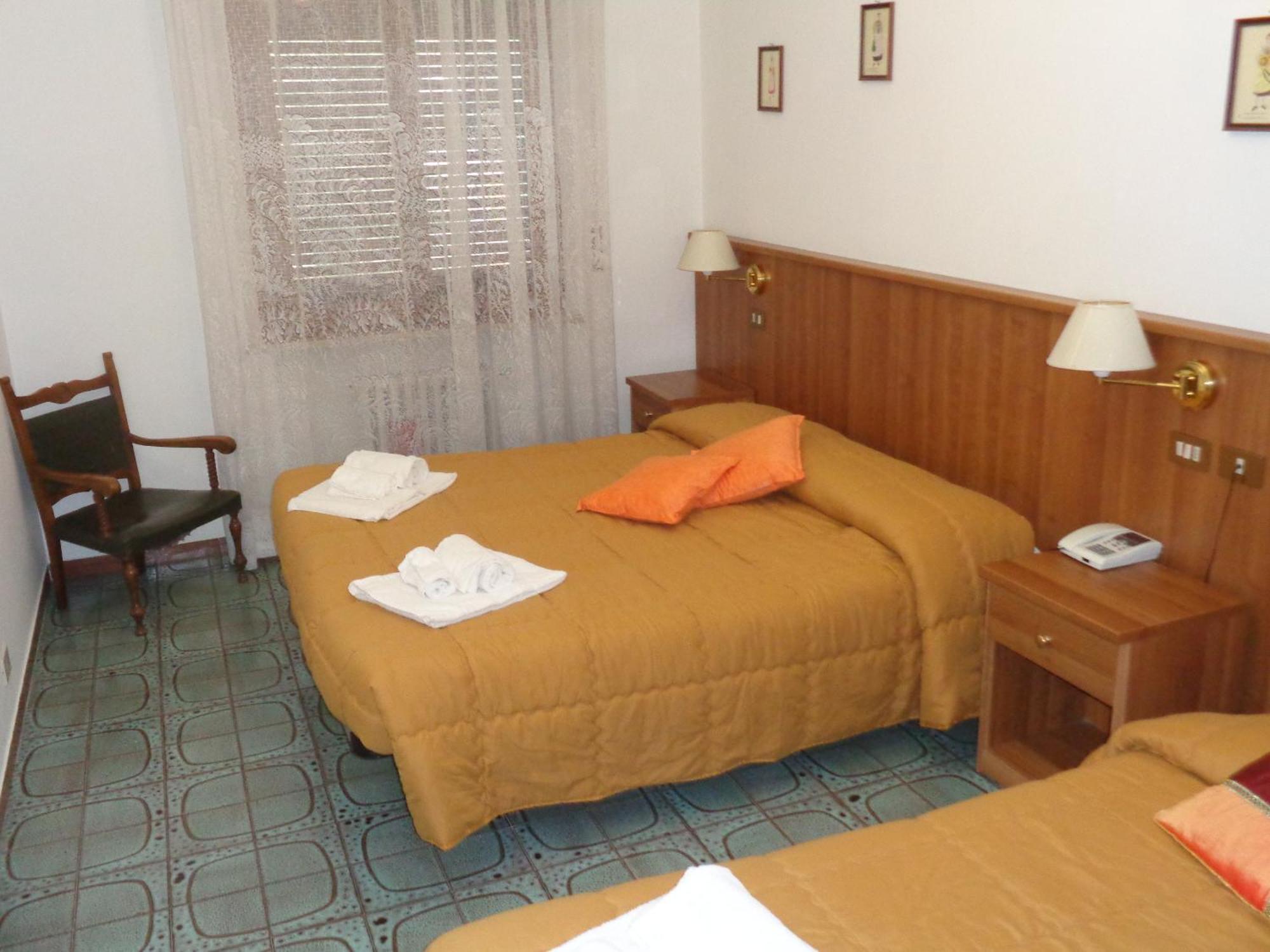Hotel Rosati Чиуси Экстерьер фото